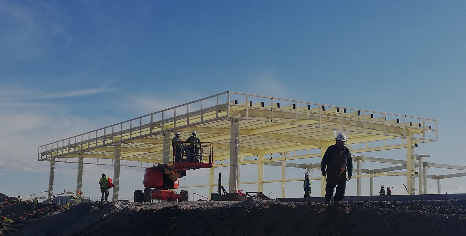 fabricación de estructuras metálicas para bodegas y naves industriales, cimentación, laminación, techumbres metálicas, sandblast y pintura industrial 